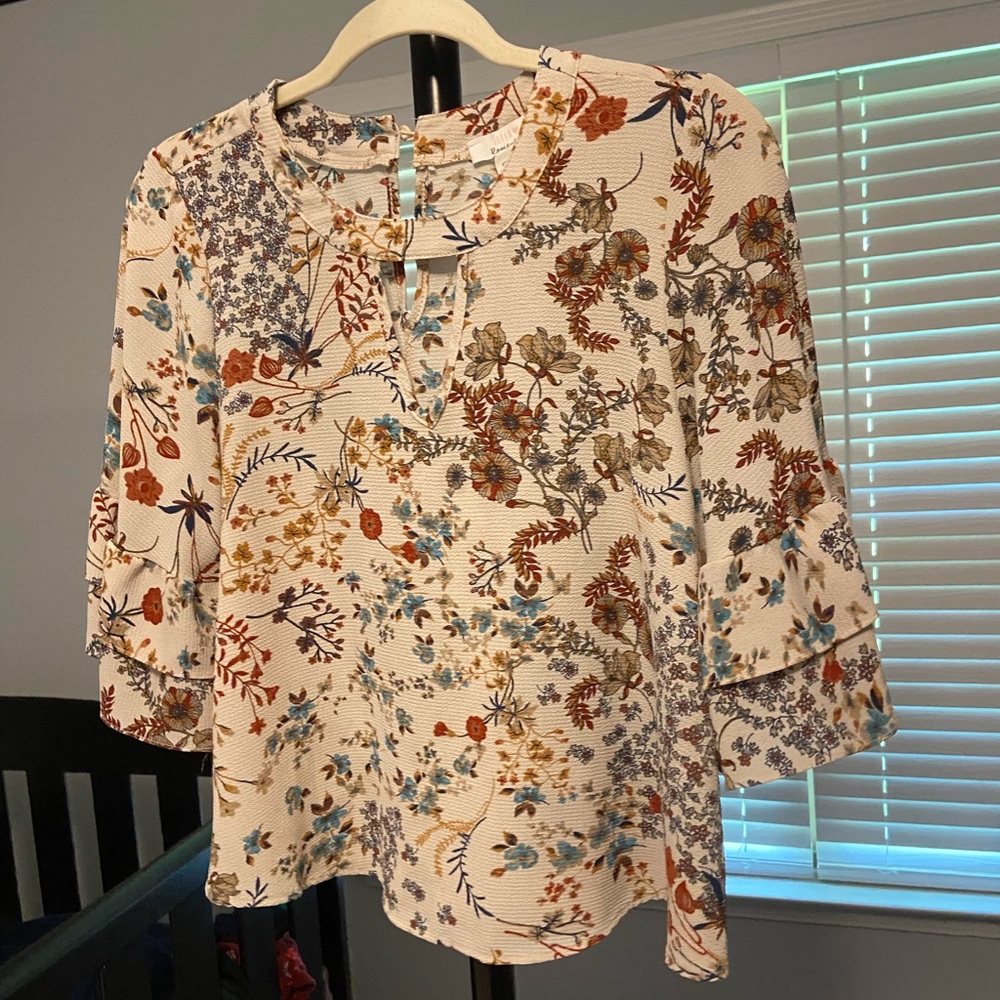 Keyhole Floral top